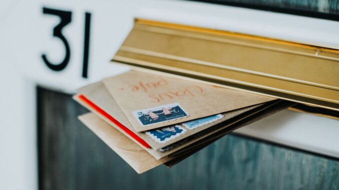 PM_2025-05-22_Bild_voller Briefkasten_rawpicture_Freepik