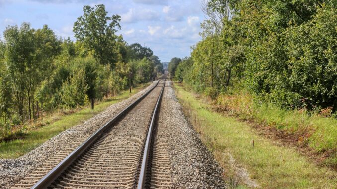 bahn gleise pixabay railway-tracks-4501273_1280