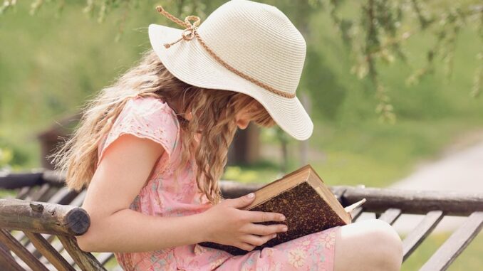 Kind liest Buch pixabay child-857021_1280
