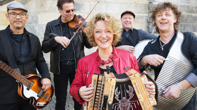 Zydeco_Annie_+_Swamp_Cats