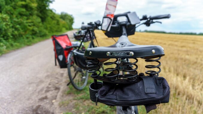 radtour pixabay bicycle-tour-2534741_1280