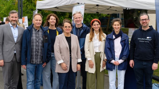 2025_10_07_Berufsorientierung Schulhof Kopie